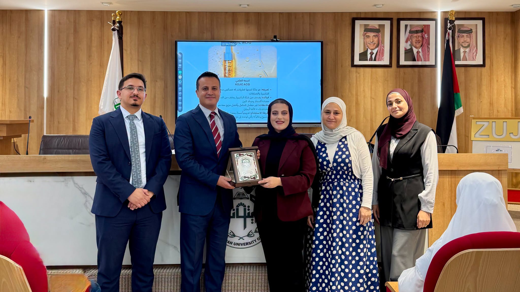 كلية الصيدلة في جامعة الزيتونة الأردنية تنظّم محاضرة علمية حول البشرة وطرق العناية بها