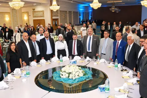 مدارس الحكمة تكرم طلابها الأوائل