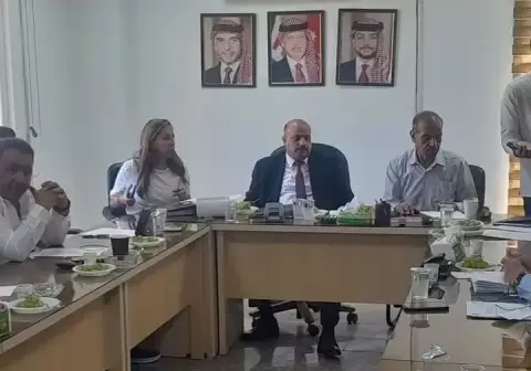 متصرف لواء ماحص والفحيص يؤكد أهمية التنسيق الحكومي لتعزيز الخدمات والاستعداد للشتاء