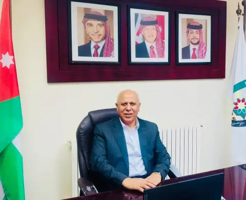 خليل قطيشات يهنئ الدكتور رائد كناكرية