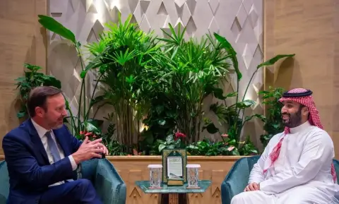 ولي العهد السعودي يجتمع مع عضو لجنتي العلاقات الخارجية والاعتمادات في مجلس الشيوخ الأمريكي
