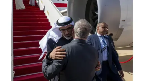 الملك وولي عهد أبوظبي يشهدان وضع حجر الأساس لمشروع سكة حديد العقبة -الشيدية- معان.. صور