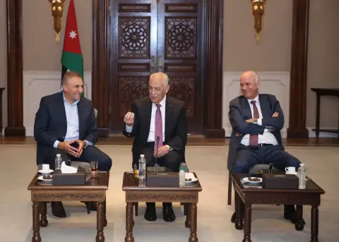 رئيس الديوان الملكي الهاشمي يلتقي وفدا من أبناء عشائر الحباشنة